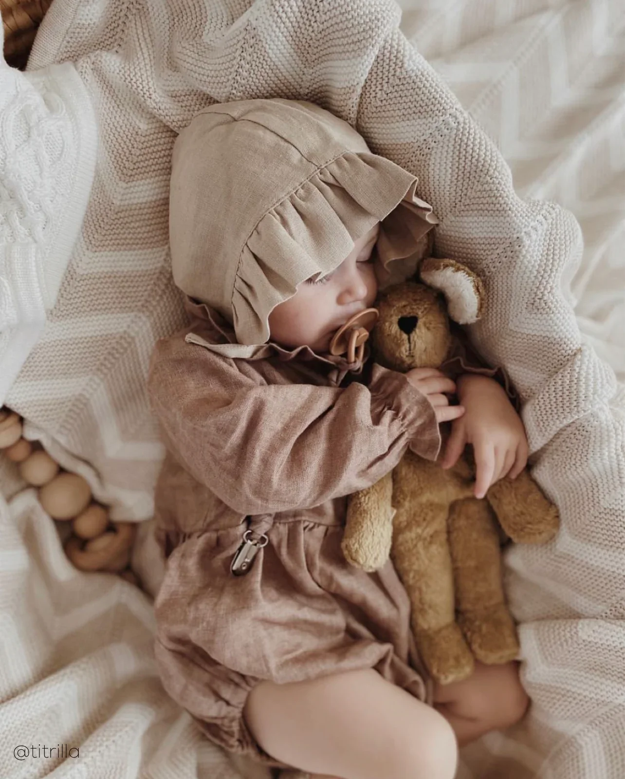 Cotton-Linen Romper & Bonnet Set – Soft & Elegant Baby Outfit