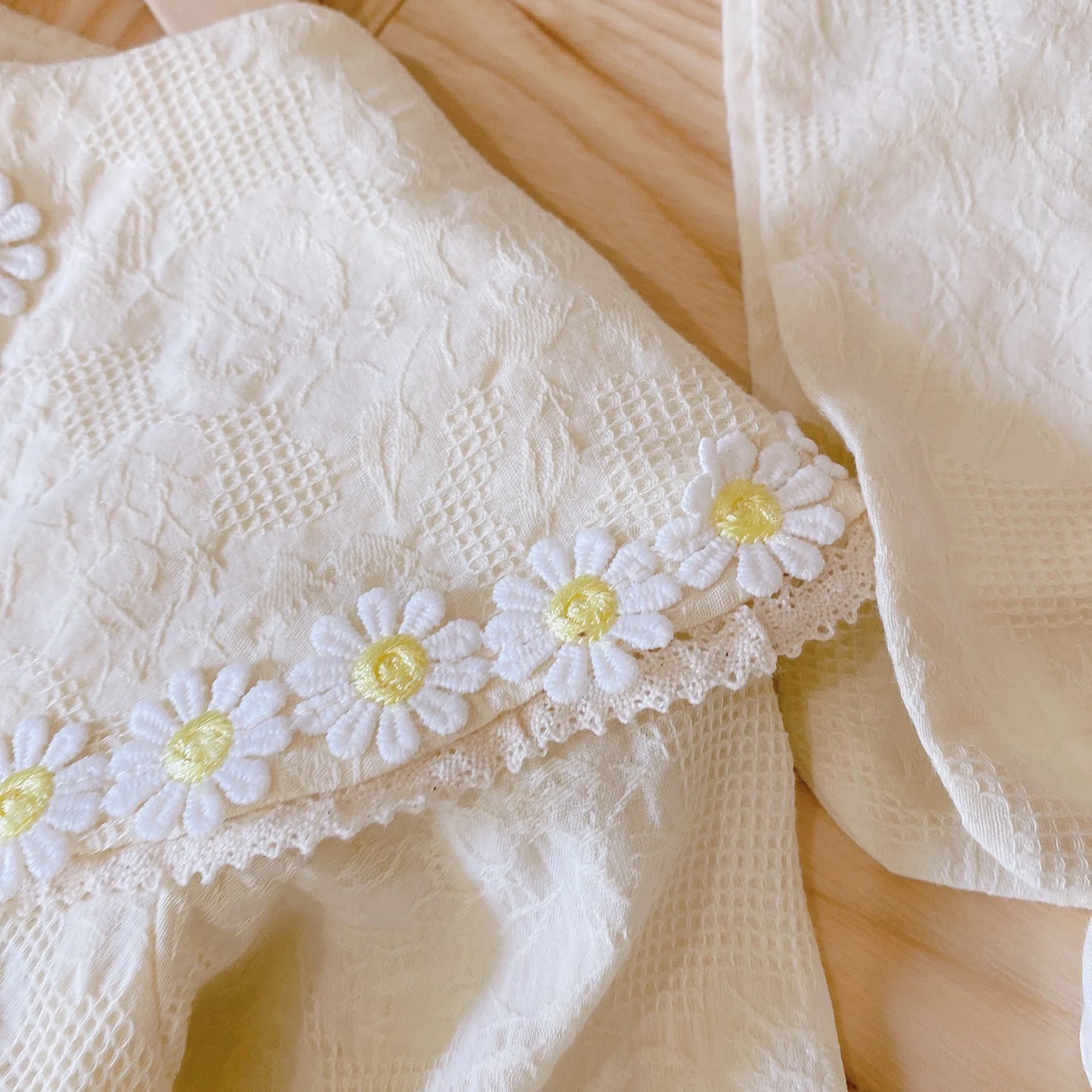 Daisy Lace Romper & Hat Set – Adorable Outfit for Baby Girls