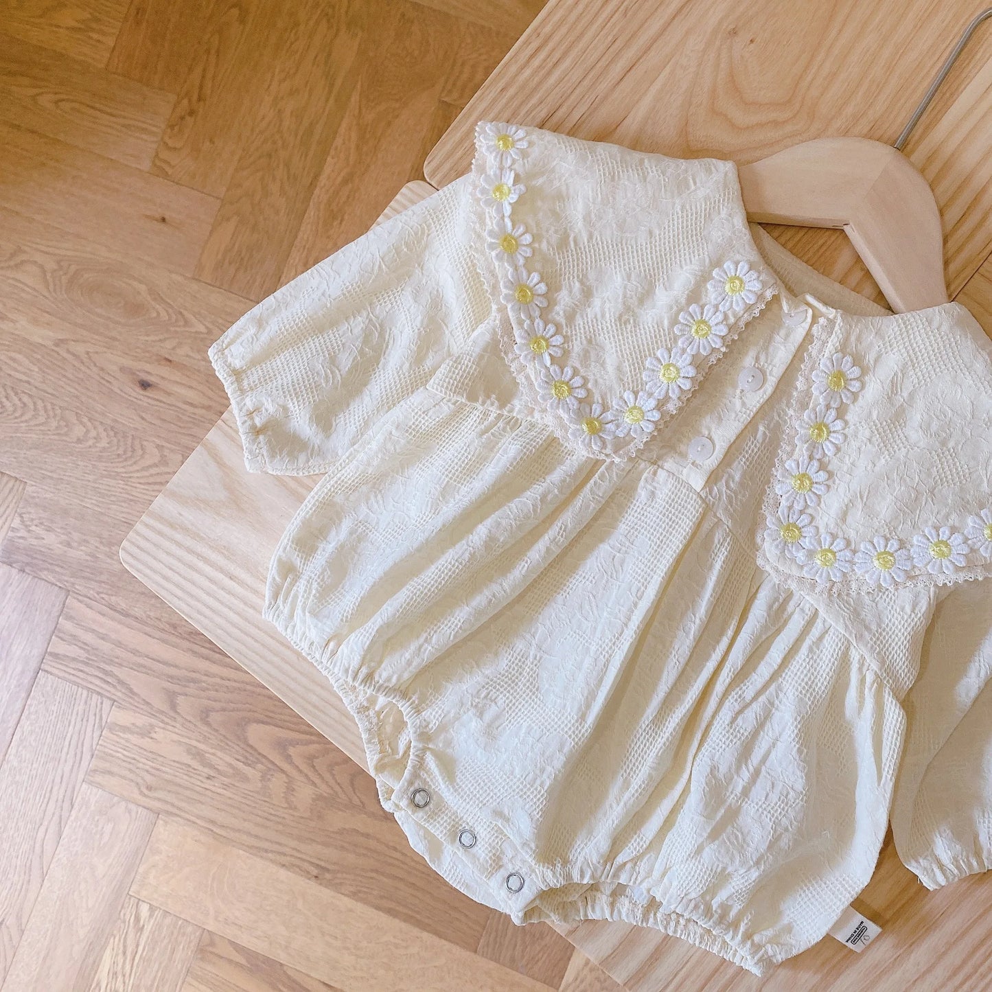 Daisy Lace Romper & Hat Set – Adorable Outfit for Baby Girls